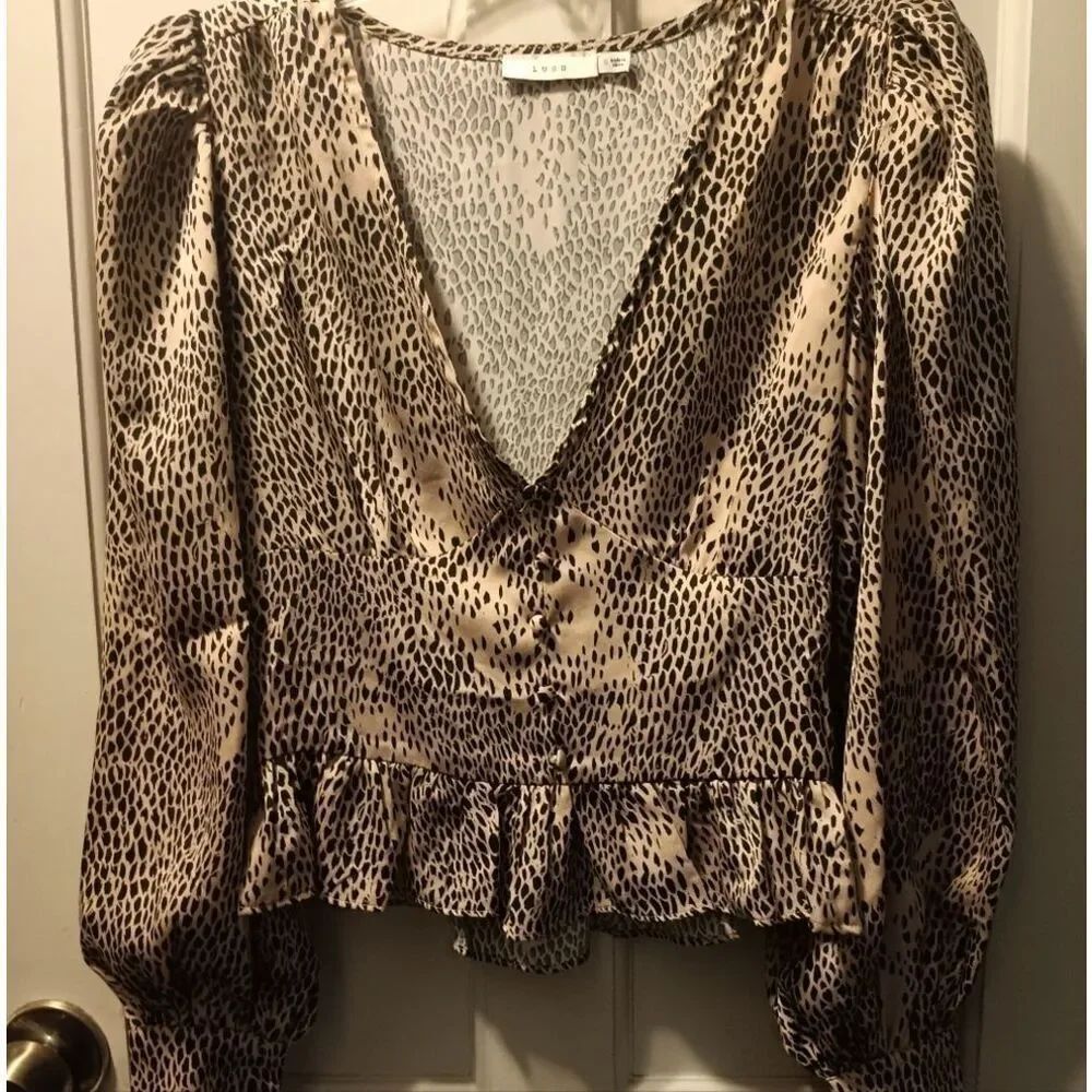 🤠Lush V Neck Ruffled Animal Print Blouse Size Small